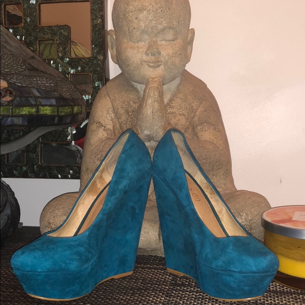 Work those Wedges Sis!
